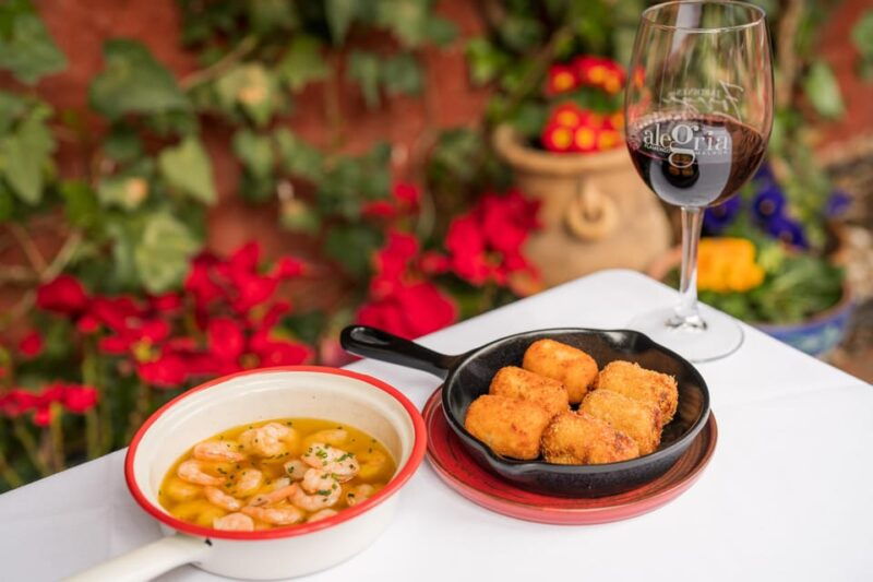 granada-flamenco-show-with-dinner-at-jardines-de-zoraya