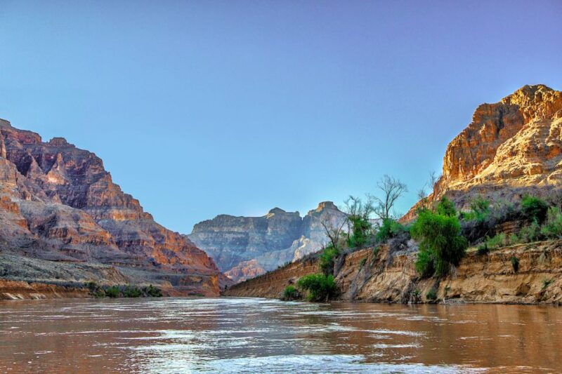 grand-canyon-helicopter-tour-with-black-canyon-rafting