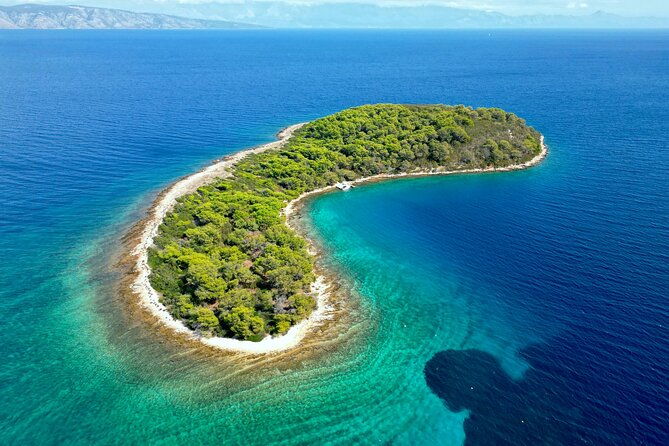 group-speedboat-tour-from-makarska-3-islands