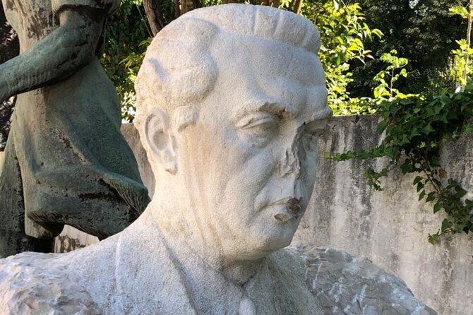 guided-walking-tour-dictators-footprints-enver-hoxha-in-tirana