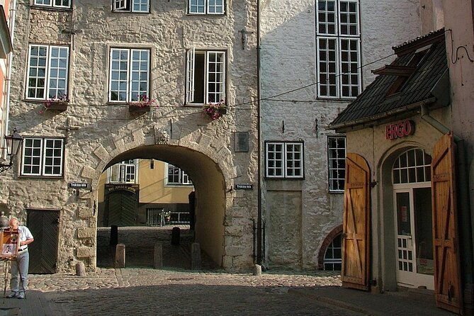 guided-walking-tour-in-riga