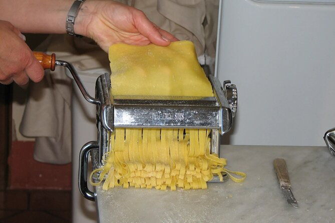 hands-on-experience-cooking-class-in-home-kitchen-in-cortona