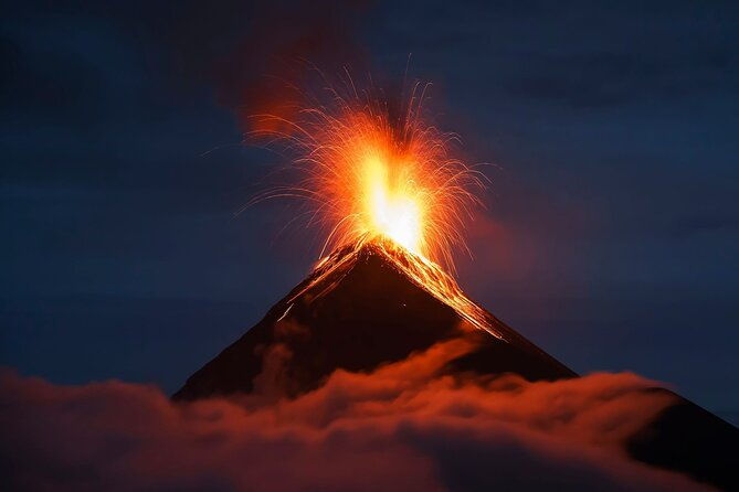 hiking-adventure-night-in-acatenango