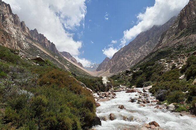 hiking-in-cajon-de-los-arenales-from-mendoza-or-uco-valley
