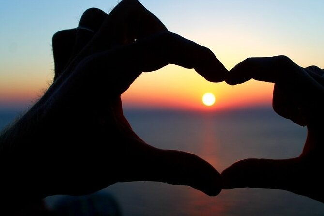 honeymoon-private-santorini-luxury-guided-tour
