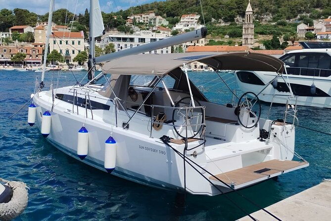 islands-tour-on-luxurious-jeanneau-sun-odyssey