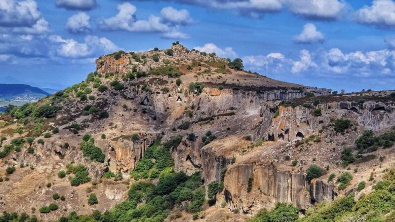 ittiri-hiking-on-the-ridges-of-mount-torru