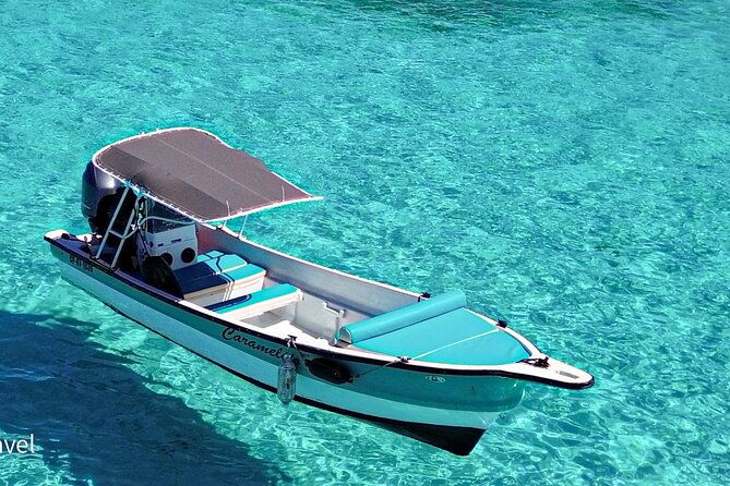 johnny-kay-and-aquarium-private-boat-by-the-sea-of-7-colors