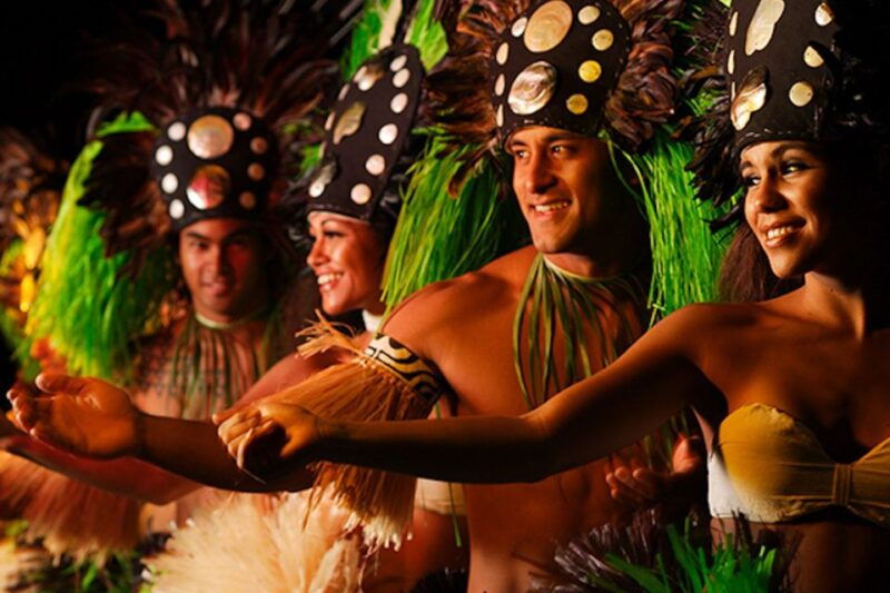kauai-buffet-dinner-with-open-bar-and-luau-kalamaku-show