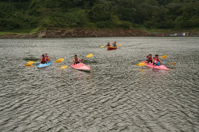 kayaking-on-the-arenal-lake-from-arenal