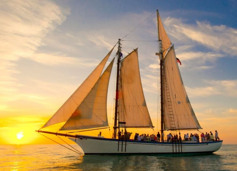 key-west-windjammer-champagne-sunset-sail