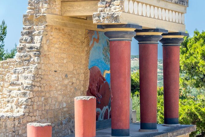 knossos-palace-and-heraklion-guided-tour-with-transport
