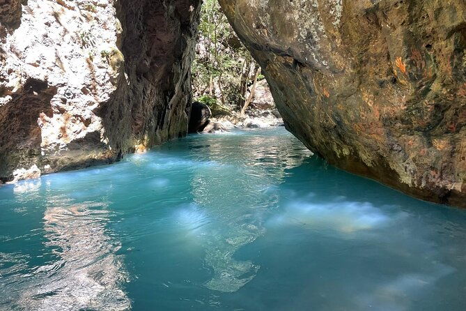 la-leona-waterfall-hiking-tour-lunch