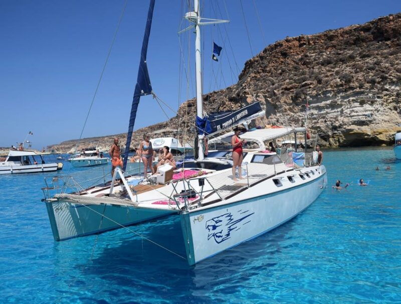 lampedusa-dolphin-watching-with-aperitif-at-sunset