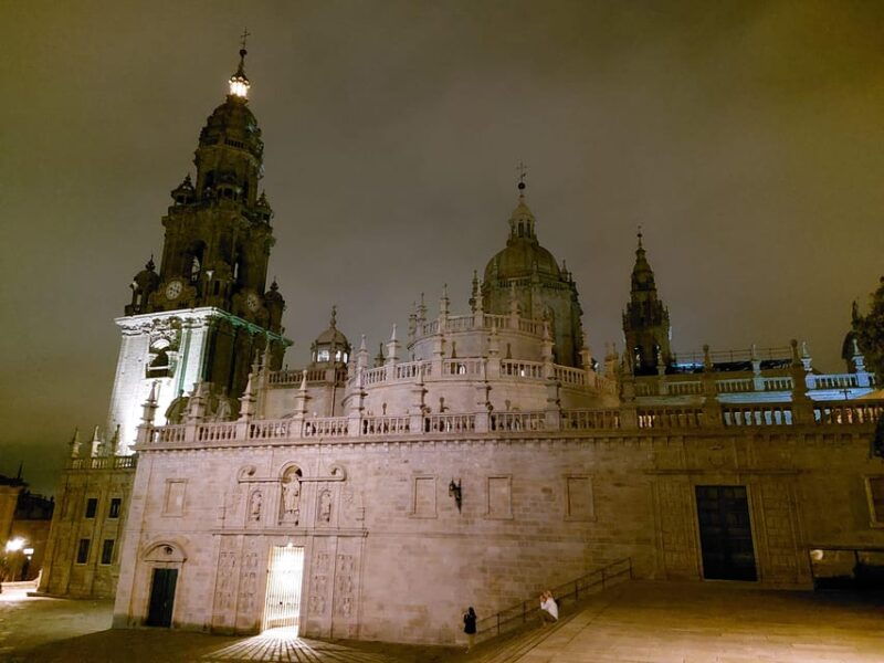 land-of-legends-meigas-night-tour-in-santiago