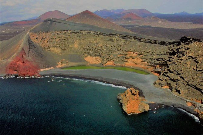 lanzarote-great-excursion-with-timanfaya-and-jameos-del-agua-entrance
