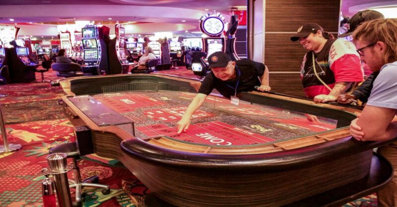 las-vegas-casino-gambling-class-at-the-plaza-hotel-casino