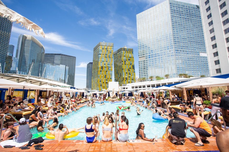 las-vegas-party-bus-day-club-tour-with-drinks-club-entry