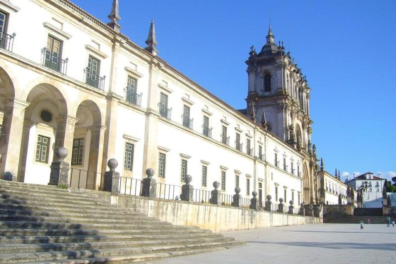lisbonfatimabatalha-alcobaca-private-day-trip-with-local