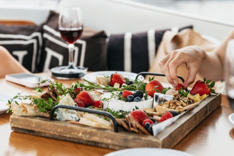 los-angeles-luxury-cruise-with-wine-cheese-sea-lions
