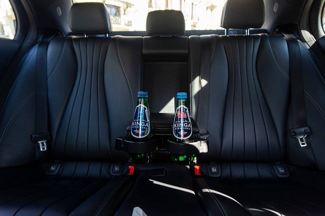 luxury-transport-from-to-warsaw-vienna-international-airport-by-private-car