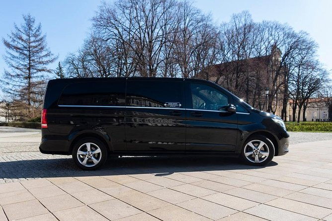 luxury-warsaw-chopin-airport-transfer-by-private-minivan-car