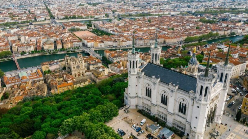 lyon-old-town-basilica-bellecour-by-e-bike-from-geneva