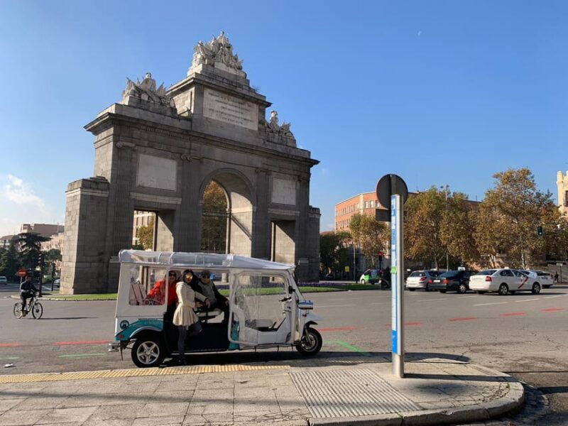 madrid-tuk-tuk-welcoming-tour