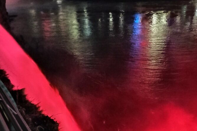 maid-of-the-mist-fireworks-night-time-boat-tour-in-canada