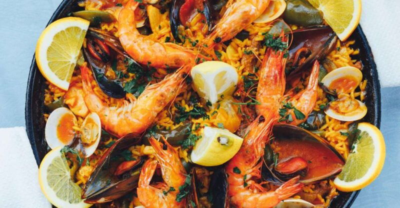 mallorca-dinner-experience-with-the-famous-paella-man
