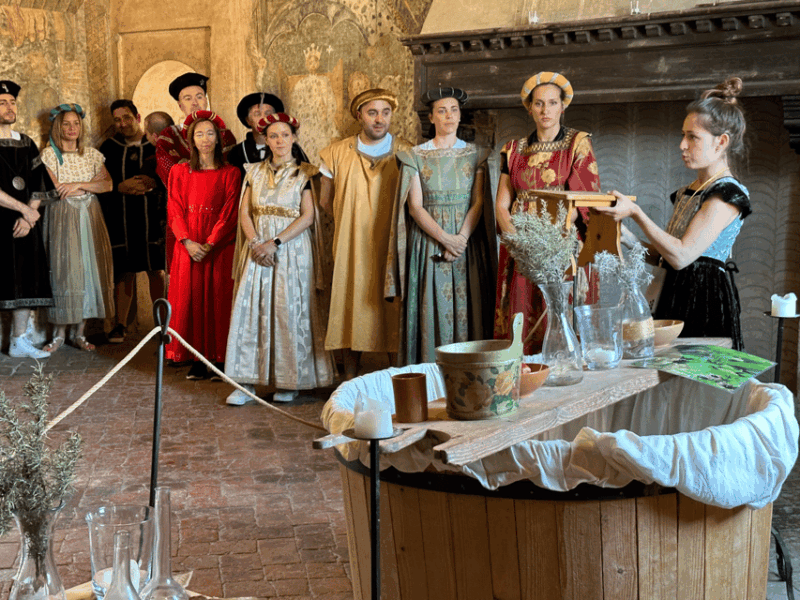 malpaga-castle-guided-tour-with-period-dresses
