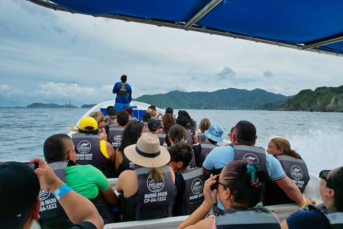 maritime-adventure-by-boat-to-tayrona-santa-marta