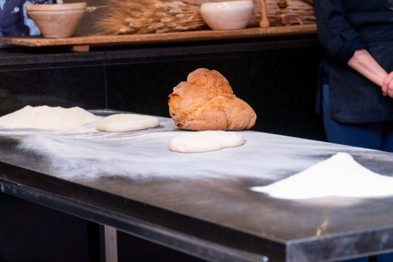 matera-breadmaking-workshop-in-a-local-bakery