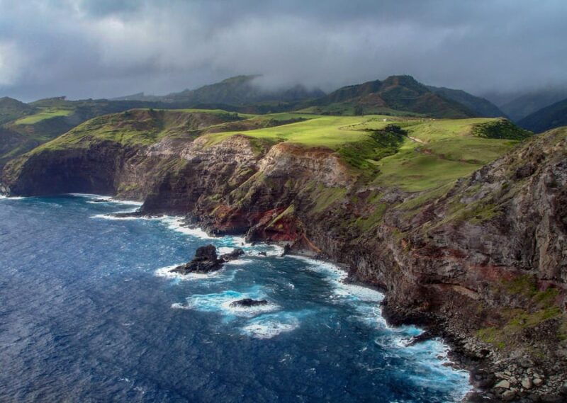 maui-waterfalls-of-west-maui-and-molokai-helicopter-tour