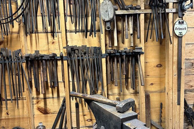 meet-a-working-blacksmith-in-a-colonial-town