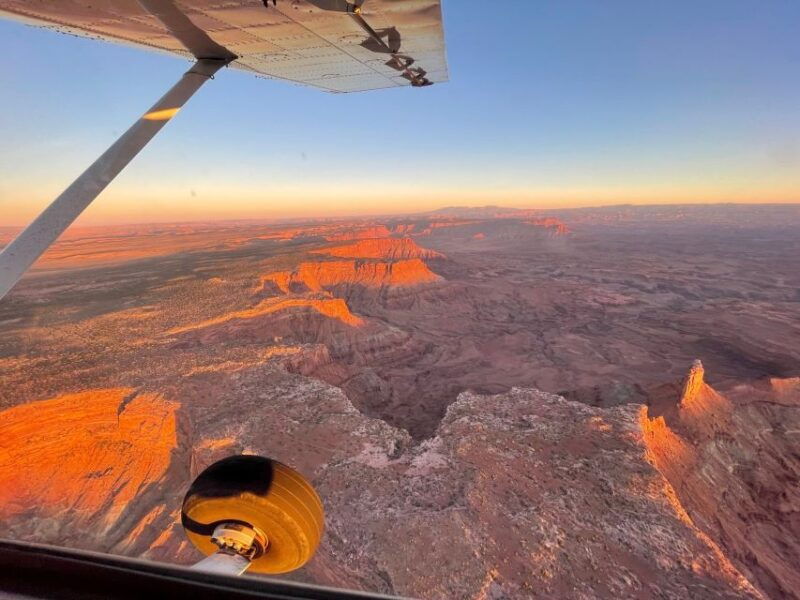 moab-canyonlands-national-park-morning-or-sunset-plane-tour