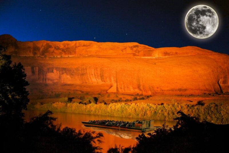 moab-colorado-river-dinner-cruise-with-music-and-light-show