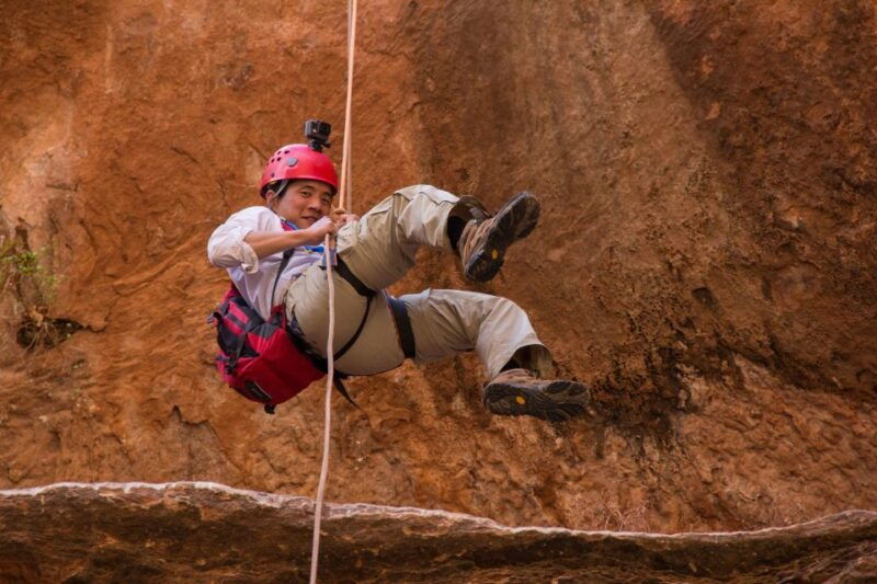 moab-morning-or-afternoon-half-day-rappelling-tour