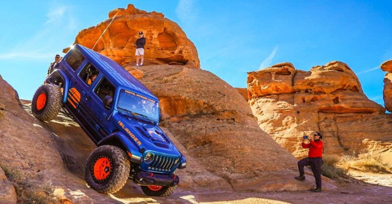 moab-off-road-hells-revenge-trail-private-jeep-tour