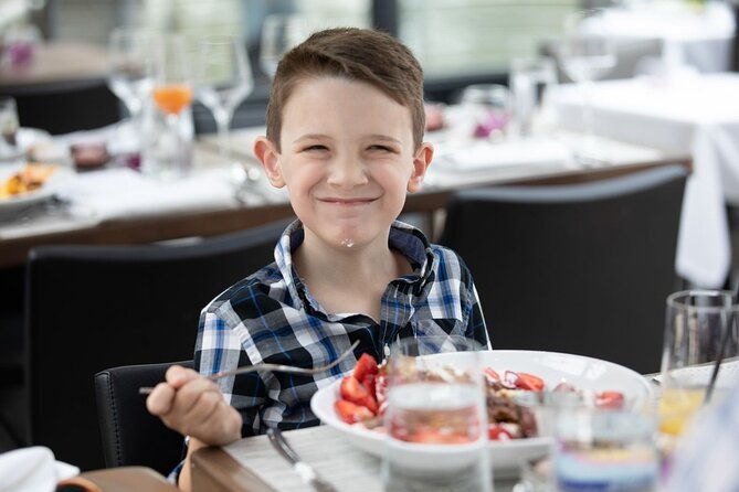 mothers-day-plated-dinner-on-the-chicago-river
