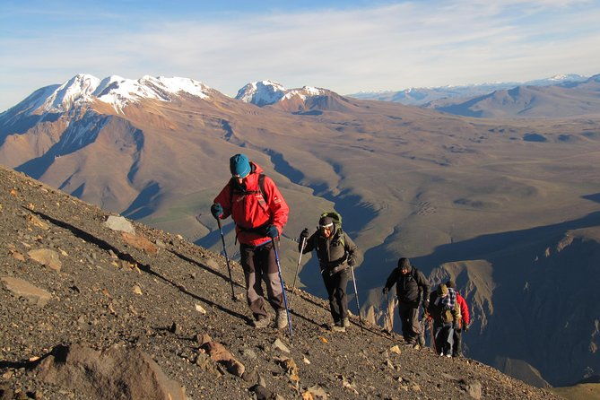 mountain-activity-climbing-the-misti-volcano-by-the-easy-route-aguada-blanca