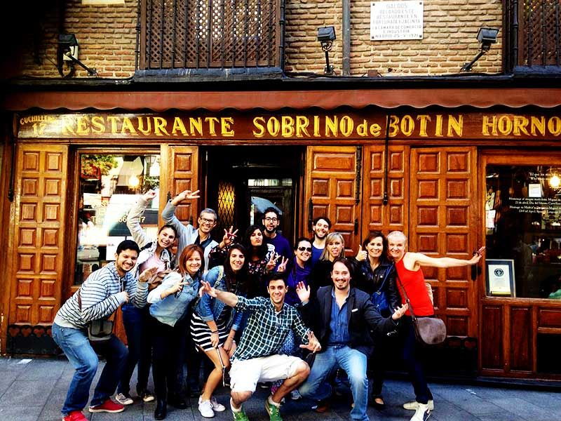 mysteries-tapas-tour-in-madrid-pub-crawl