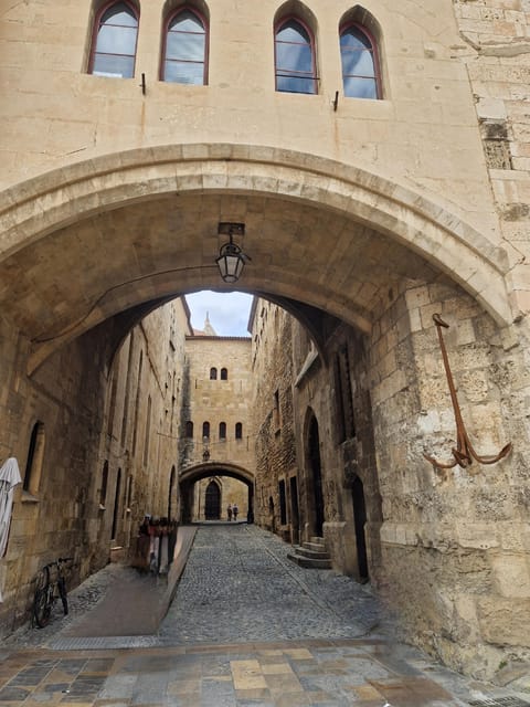 narbonne-visit-the-archbishops-palace-and-cathedral