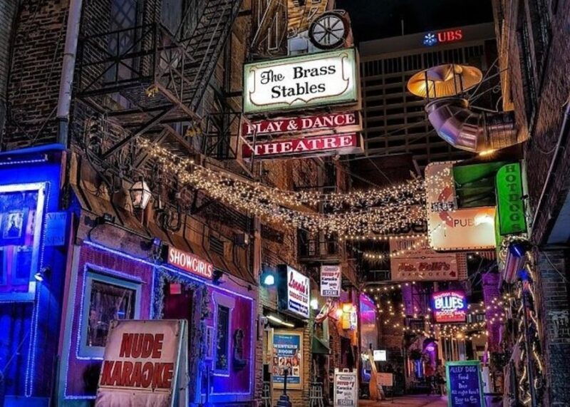 nashville-drinkers-thinkers-pub-crawl-2