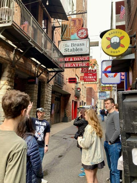 nashville-unveiled-history-highlights-walking-tour