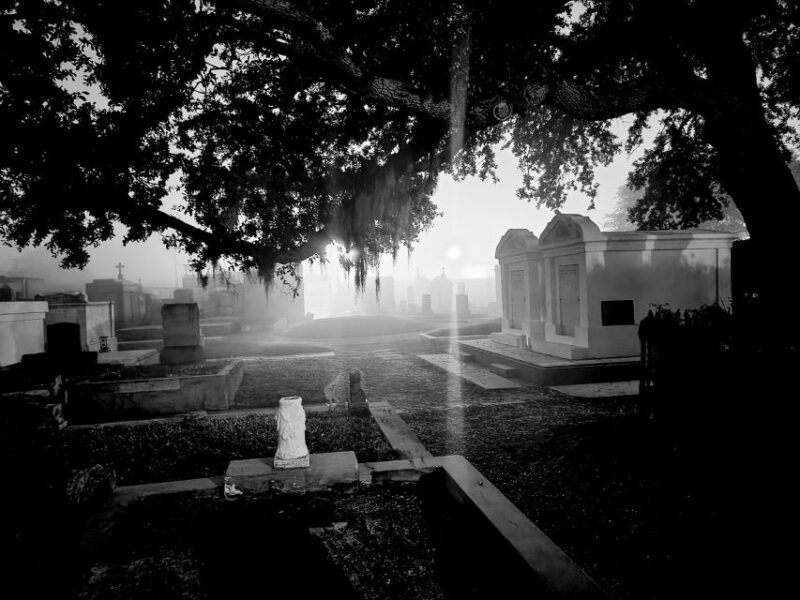 new-orleans-cemetery-bus-tour-at-dark-with-exclusive-access