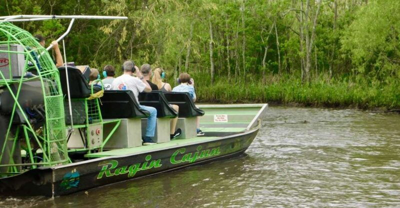 new-orleans-oak-alley-or-laura-plantation-airboat-tour