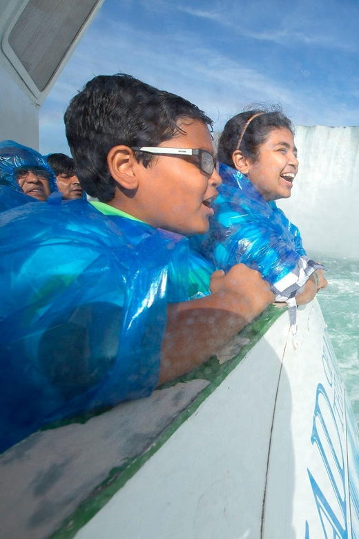 niagara-falls-vip-maid-of-the-mist-cave-of-the-winds-tour