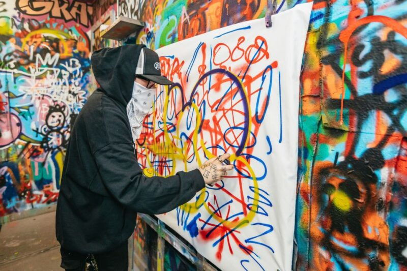 nyc-brooklyn-graffiti-workshop-with-local-artist