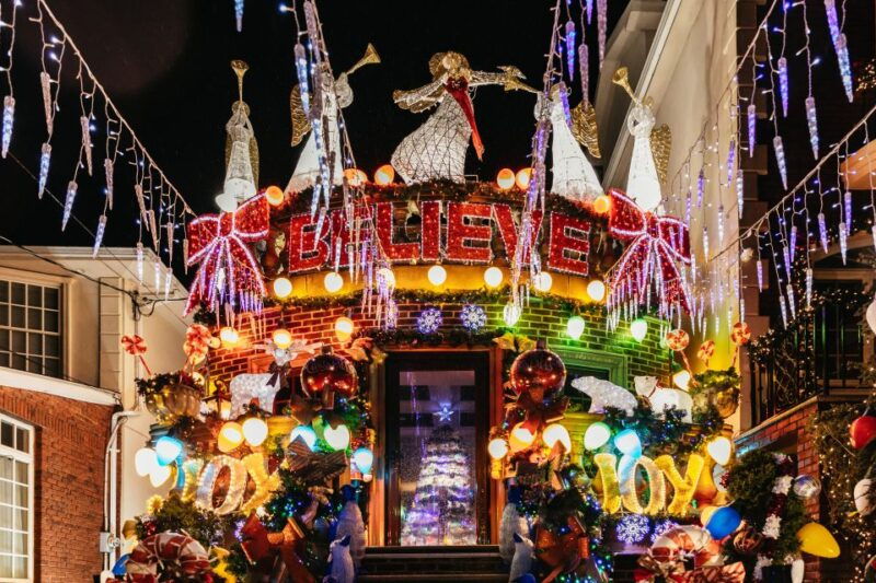 nyc-dyker-heights-christmas-lights-skyline-view-bus-tour